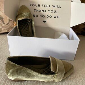 Olive velvet Birdies loafers size 5 perfect for Fall